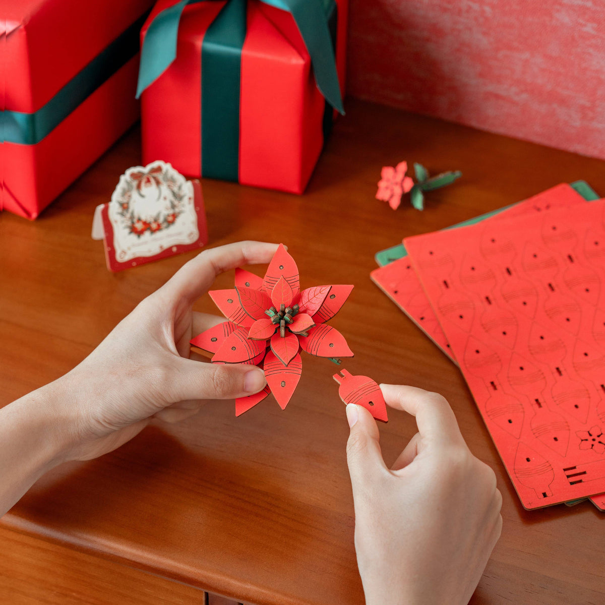 3D Wooden Flower Puzzle: Poinsettia