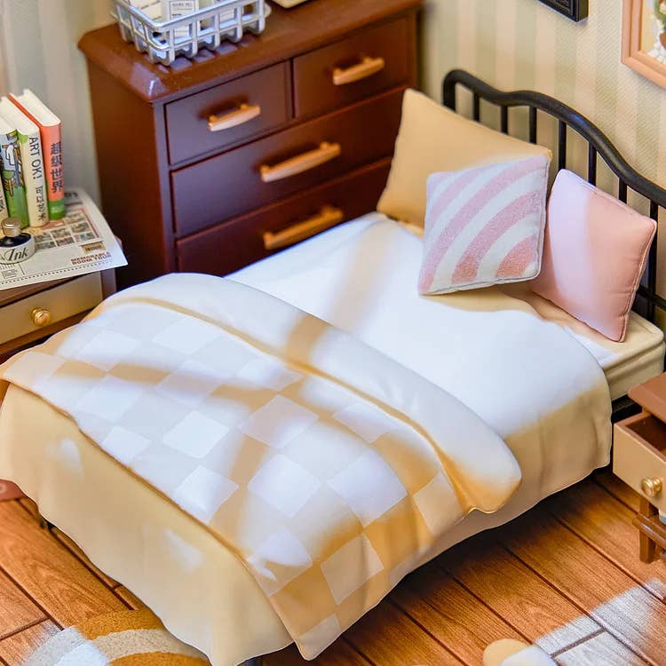 DIY Miniature House Kit: Sweet Dream Bedroom