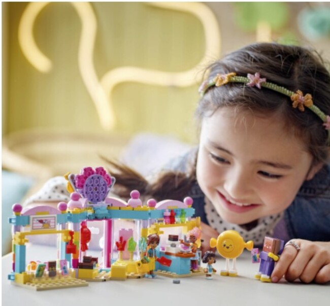 Friends Heartlke City Candy Store